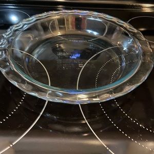 Pyrex durable 2” deep tempered pie plate